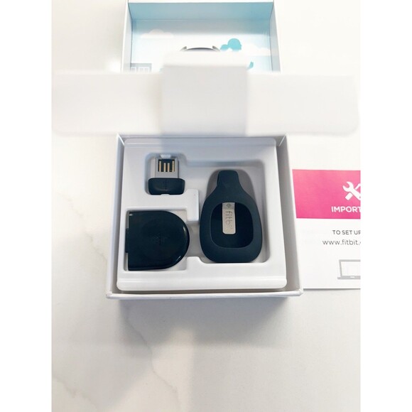 FITBIT ZIP WIRELESS ACTIVITY TRACKER FB301C - BLACK - BRAND NEW - Picture 6 of 6